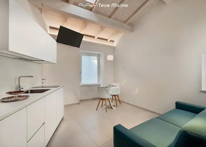 Ambra, Terre Marine Monterosso al Mare